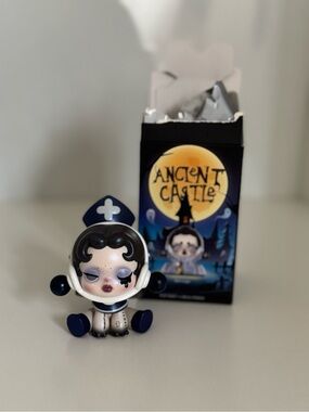 Authentic • Skullpanda Ancient Castle Series • Chamberlain